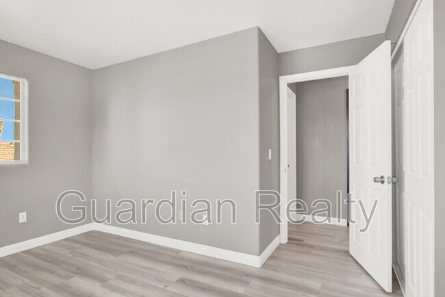 Building Photo - 4730 E Craig Rd