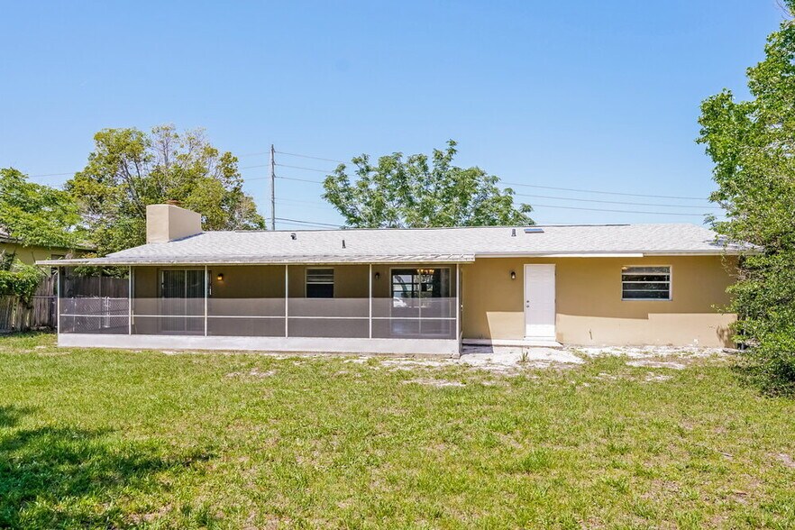 Building Photo - 989 E Normandy Blvd