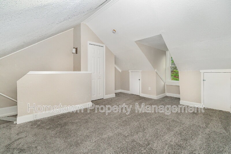 Building Photo - 321 W Mifflin St