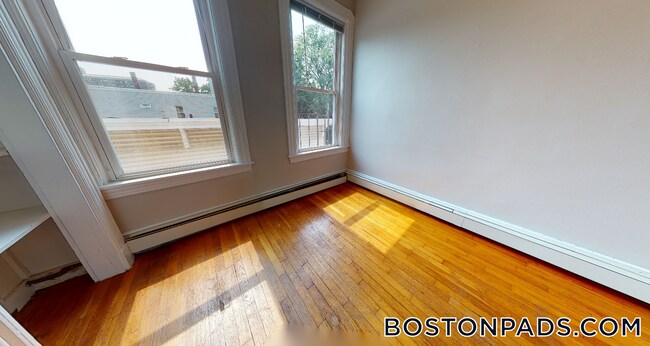 Building Photo - 568 Greene St