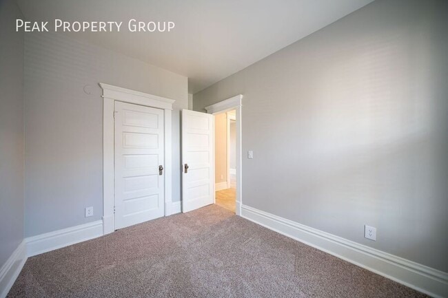 Building Photo - 952 Delaware Ave