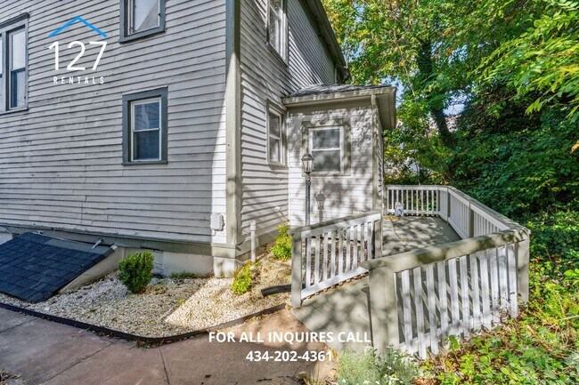 Building Photo - Lovely 3/1 located close on Historic Rivermont