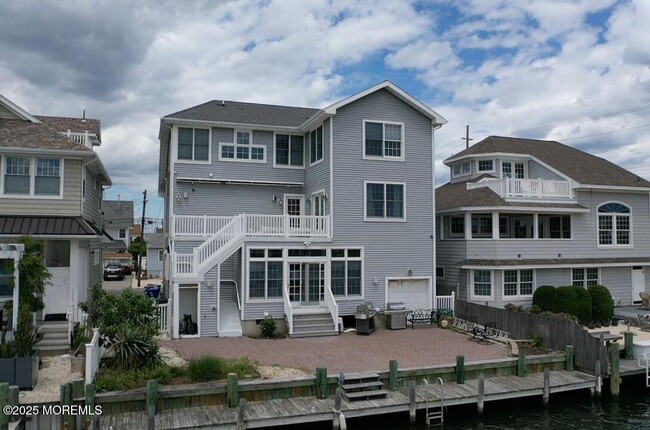 Building Photo - 203 Carmel Dr