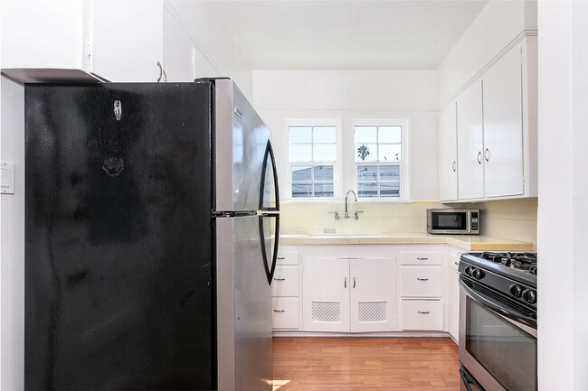 Building Photo - 8566 W Olympic Blvd