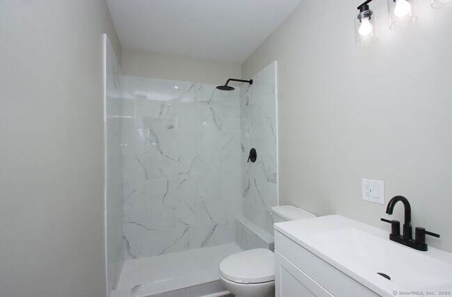 Building Photo - 2 Lakeview Ave