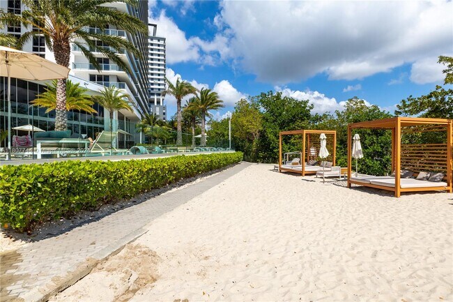 Building Photo - 16385 Biscayne Blvd