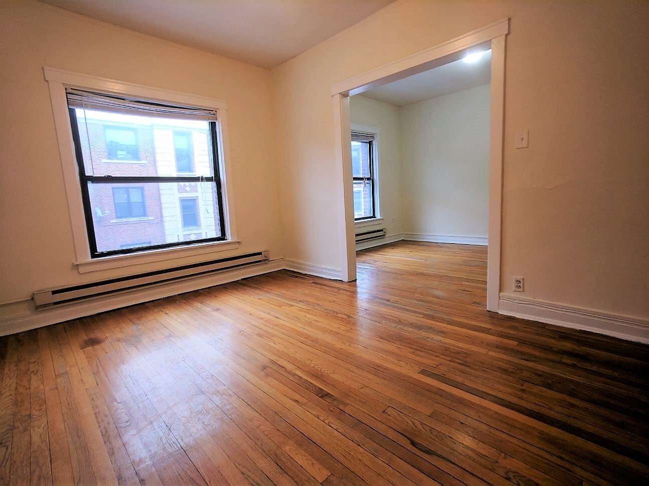 Building Photo - 812 W Waveland Ave