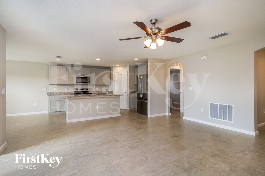 Building Photo - 308 S Haven Ct