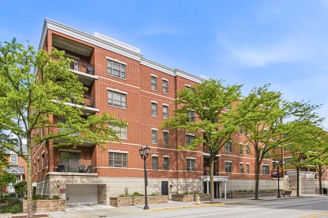 Building Photo - 200 N Addison Ave