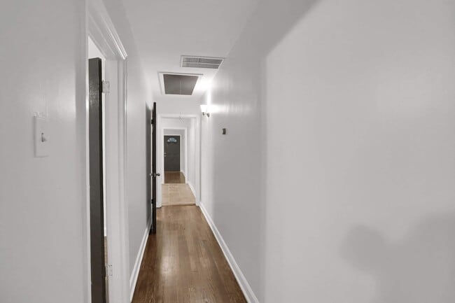 Building Photo - Sherwood Forest Living / 810 sqft / Monitored Alarm