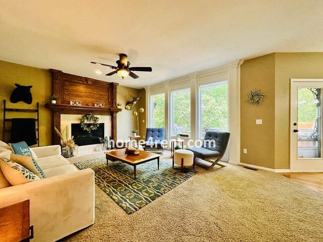 Building Photo - Beautiful Four Bedroom Home in a Quiet Neighborhood w/ an Updated Kitchen, Wood Floors, and a Fin...