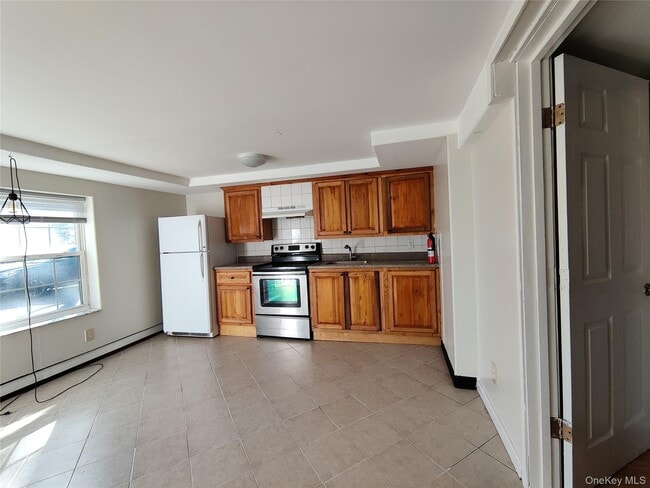 Building Photo - 136 Stringham Rd