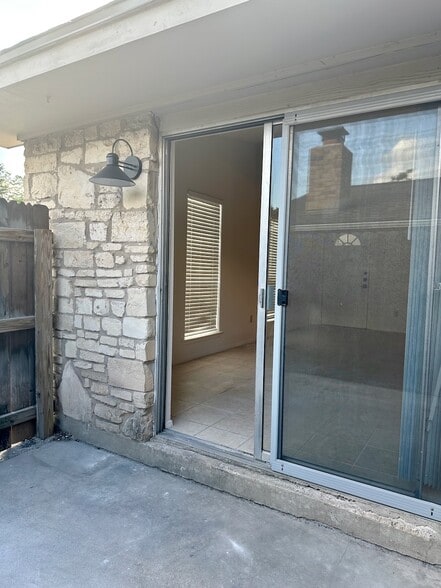 Patio door - 1302 Thornridge Rd