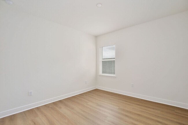 Building Photo - Gorgeous 4/3 Residence with a Private Back Lanai and a 2 Car Garage in the Delightful Laureate Pa...