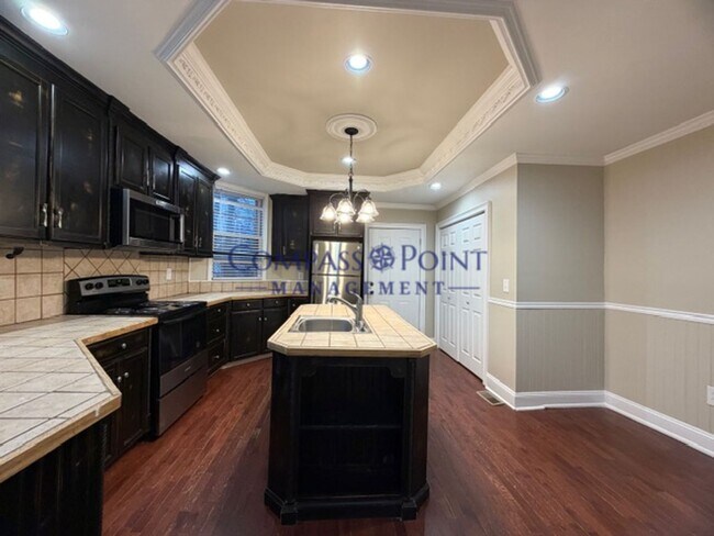 Building Photo - Spacious 1 bedroom HOUSE, FIRST MONTH RENT FREE!!!