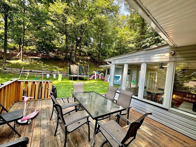 Building Photo - 13 Tamarack Ln