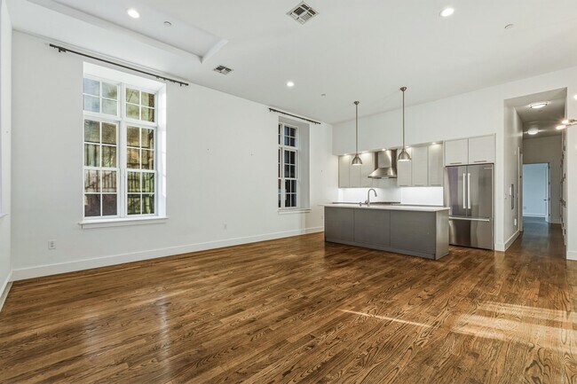 Building Photo - 304 Pavonia Ave