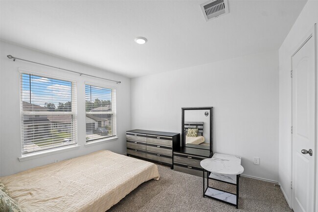 Building Photo - 5223 Mossdale Blf Ln