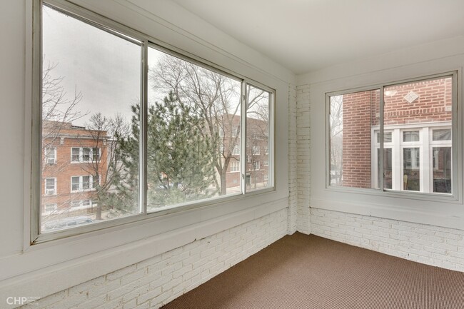 Building Photo - 2655 W Leland Ave