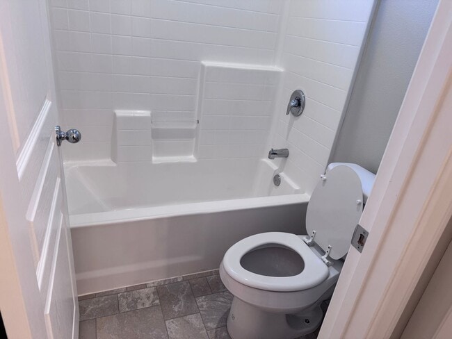 Building Photo - Large Newer Home - 4 Bedroom / 3 1/2 Bath