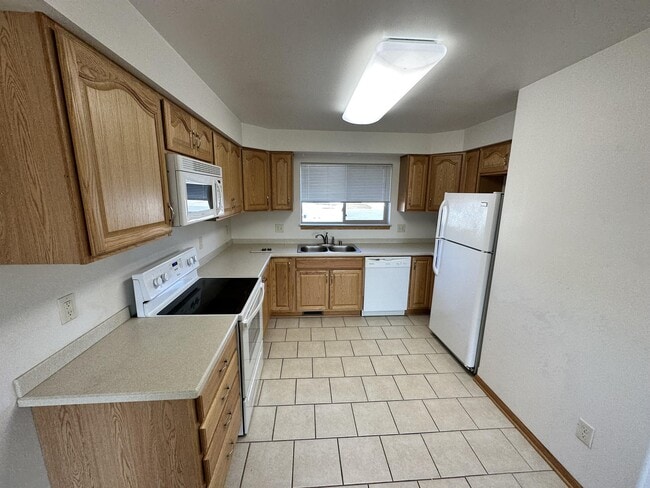 Building Photo - 132 Sater St