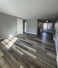 Building Photo - Beautifully Renovated 2 Bedroom Apartment with In-Unit Laundry & A/C