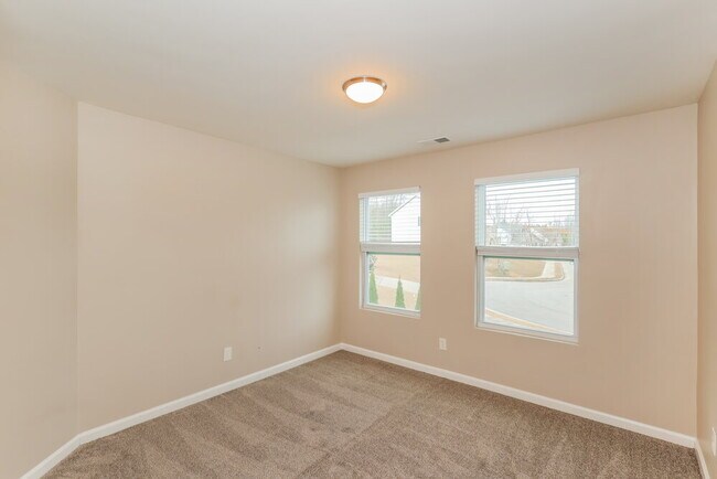 Building Photo - 100 Fairview Dr