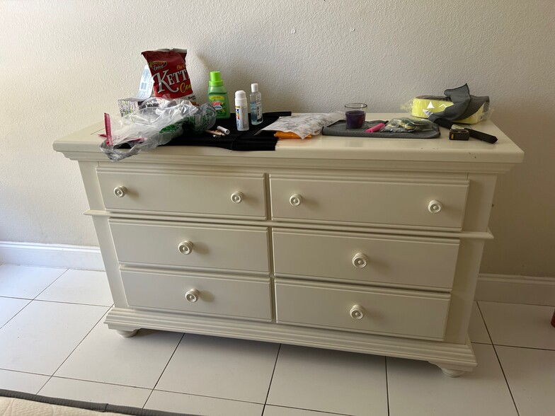 Master dresser - 470 NW 20th St