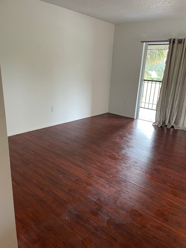 Building Photo - 400 Banana Cay Dr