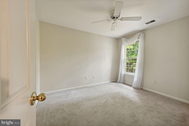 Building Photo - 720 Beacon Hill Terrace