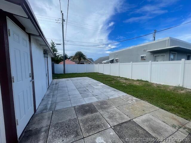 Building Photo - 613 54th St