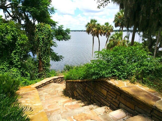 Building Photo - 105 Timberview Dr