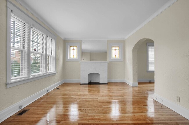 Building Photo - 7230 Amherst Ave