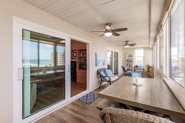 Building Photo - 1125 W Peppertree Dr