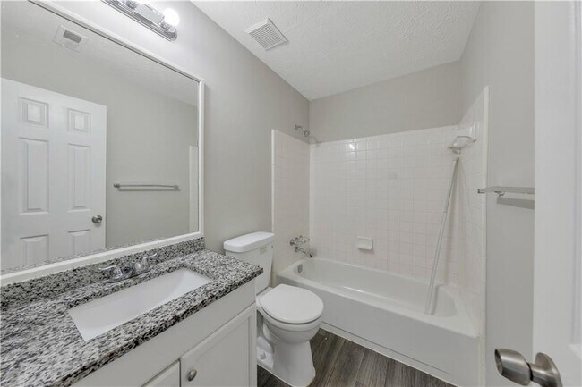 Building Photo - 1008 Huntington Trce SE
