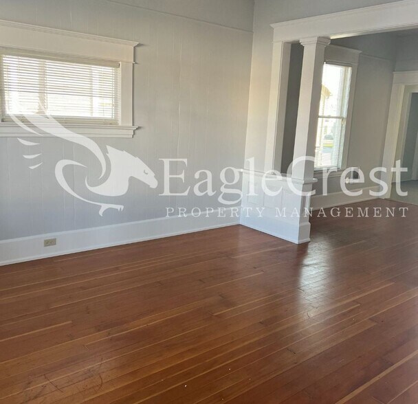 Building Photo - 105NSP