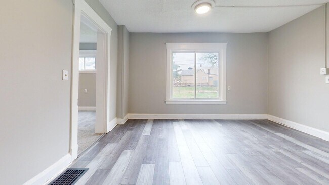 Building Photo - Lorain/W.73 neighborhood, updated 3 bed/1 bath single family house.