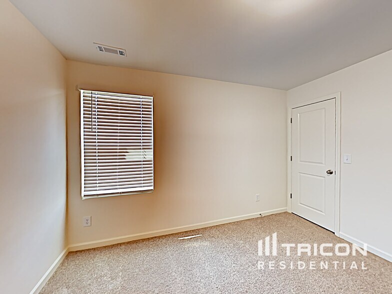 Building Photo - 315 Trail Winds Dr