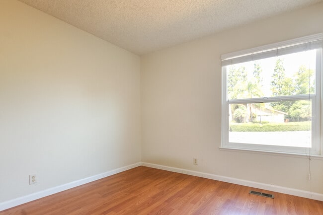 Building Photo - 3 bedroom Home on a corner Lot