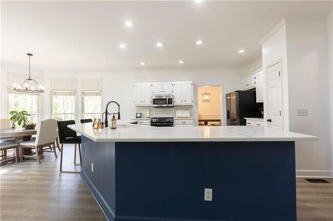 Building Photo - 5685 Ashewoode Downs Dr