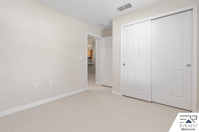 Building Photo - FULLY FENCED, LIKE- NEW 3/2/1 TOWNHOUSE ON A CUL DE SAC IN BEAUTIFUL SEMINOLE WOODS