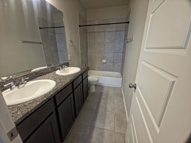 Building Photo - 138-140 Dodge Rd