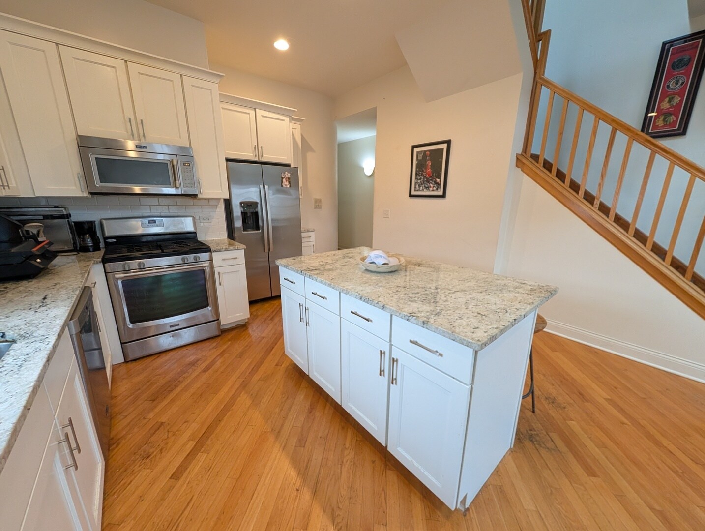 Building Photo - 1655 W Wrightwood Ave