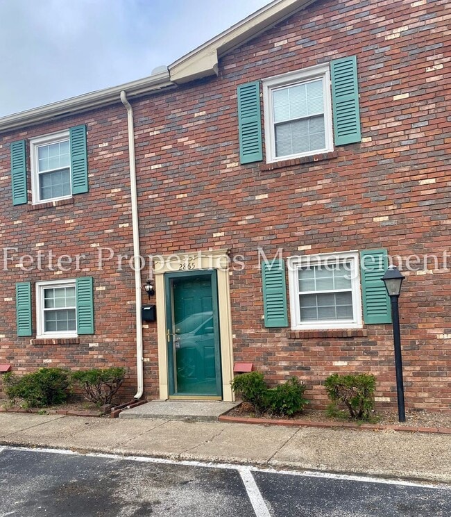 Building Photo - Townhouse Condo w/Pool Access!