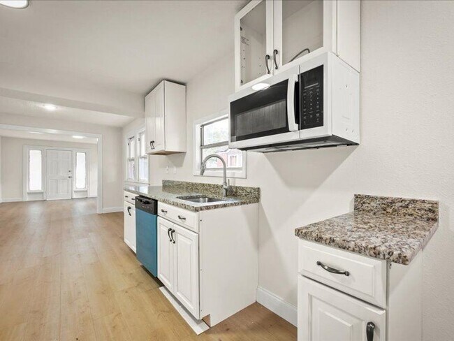 Building Photo - 45 W 55th St