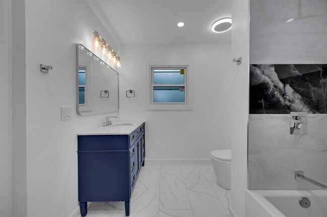 Building Photo - 5924 El Morro Ln