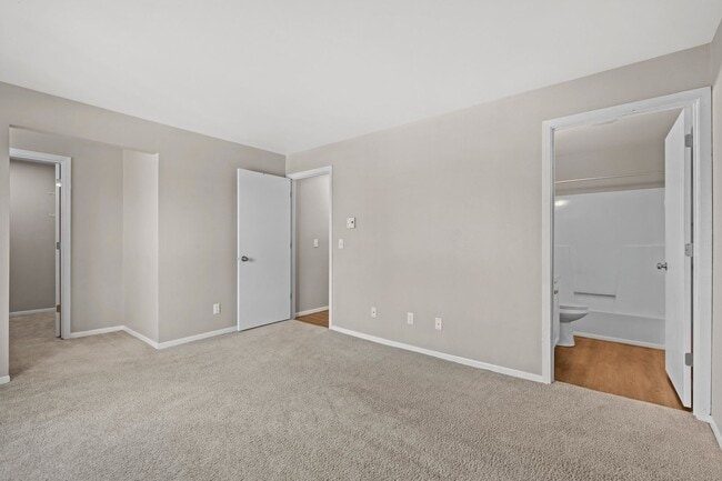 Building Photo - 2 Bedroom 2 Bathroom