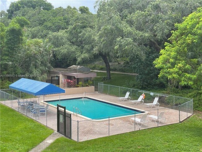 Building Photo - 9400 Live Oak Pl