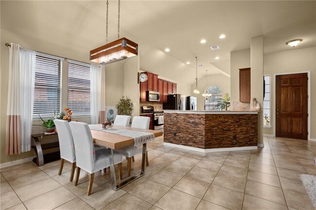 Building Photo - 2820 Garnet Ridge Dr
