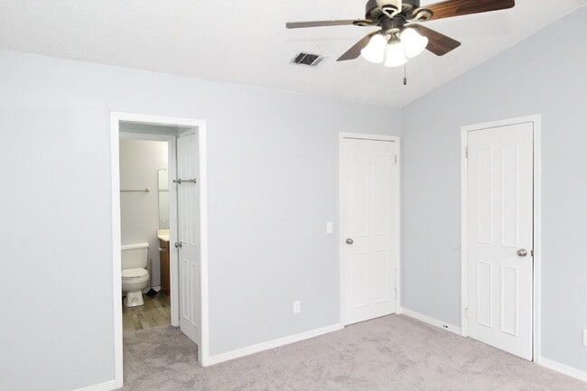 Building Photo - 2BD/1.5BA Townhouse in Foxborough – Availa...